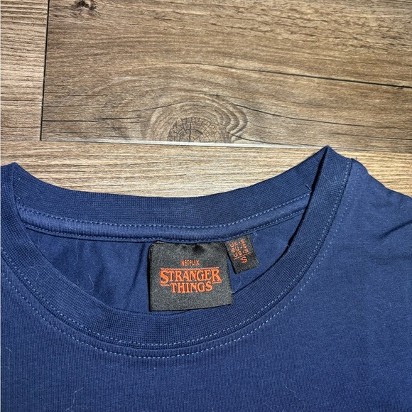 small blue and red stranger things shirt - Picture 2 of 2